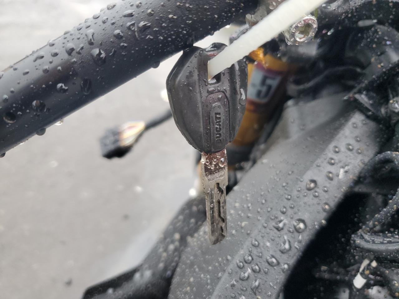 2021 Ducati Streetfighter V4 VIN: ZDMFAKNW2MB002704 Lot: 90492525