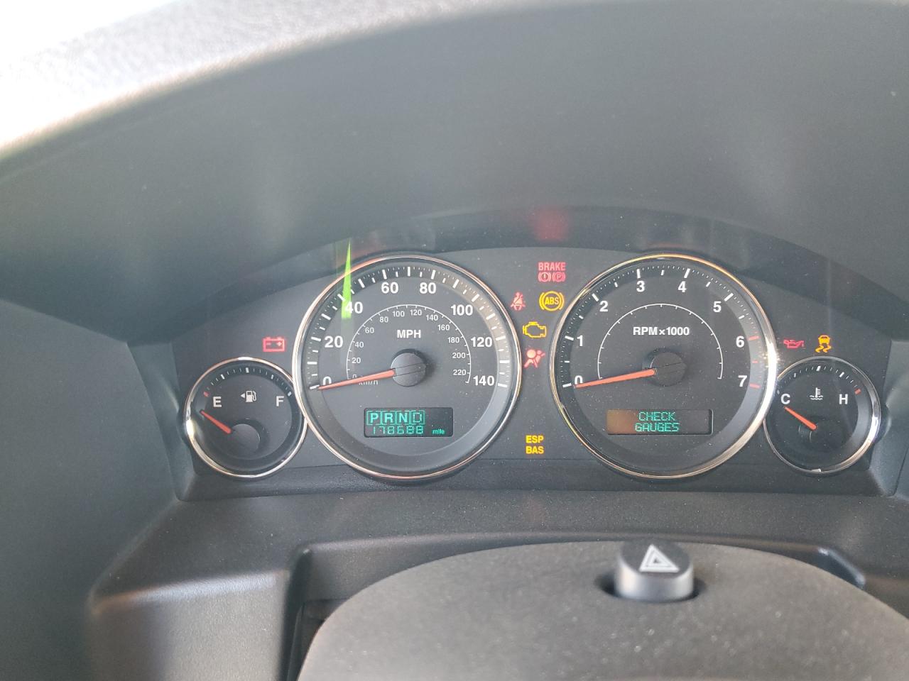 2006 Jeep Commander VIN: 1J8HH48K56C355688 Lot: 85169995