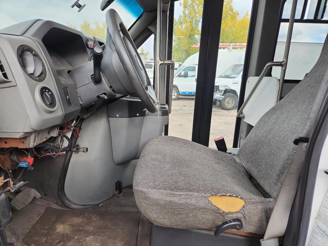 2009 Ford Econoline E450 Super Duty Cutaway Van VIN: 1FDFE45L99DA92927 Lot: 87301265