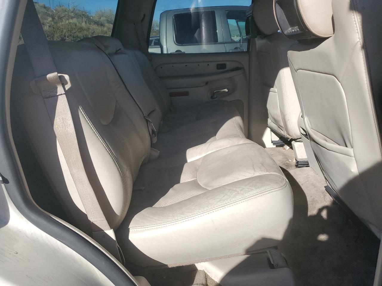 2005 Cadillac Escalade Luxury VIN: 1GYEK63N75R122555 Lot: 85402105