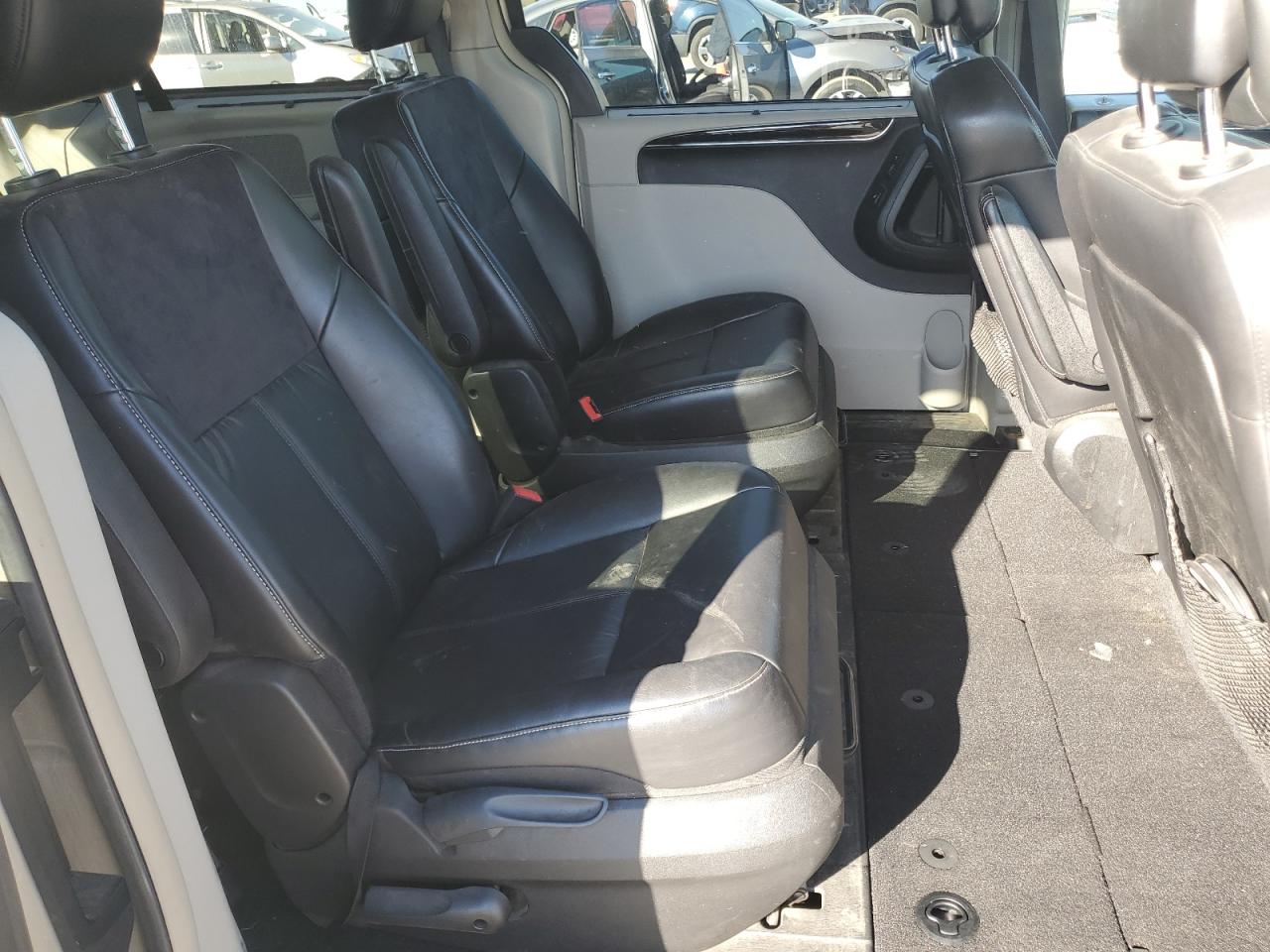 2015 Chrysler Town & Country Limited Platinum VIN: 2C4RC1GG0FR546397 Lot: 85869985