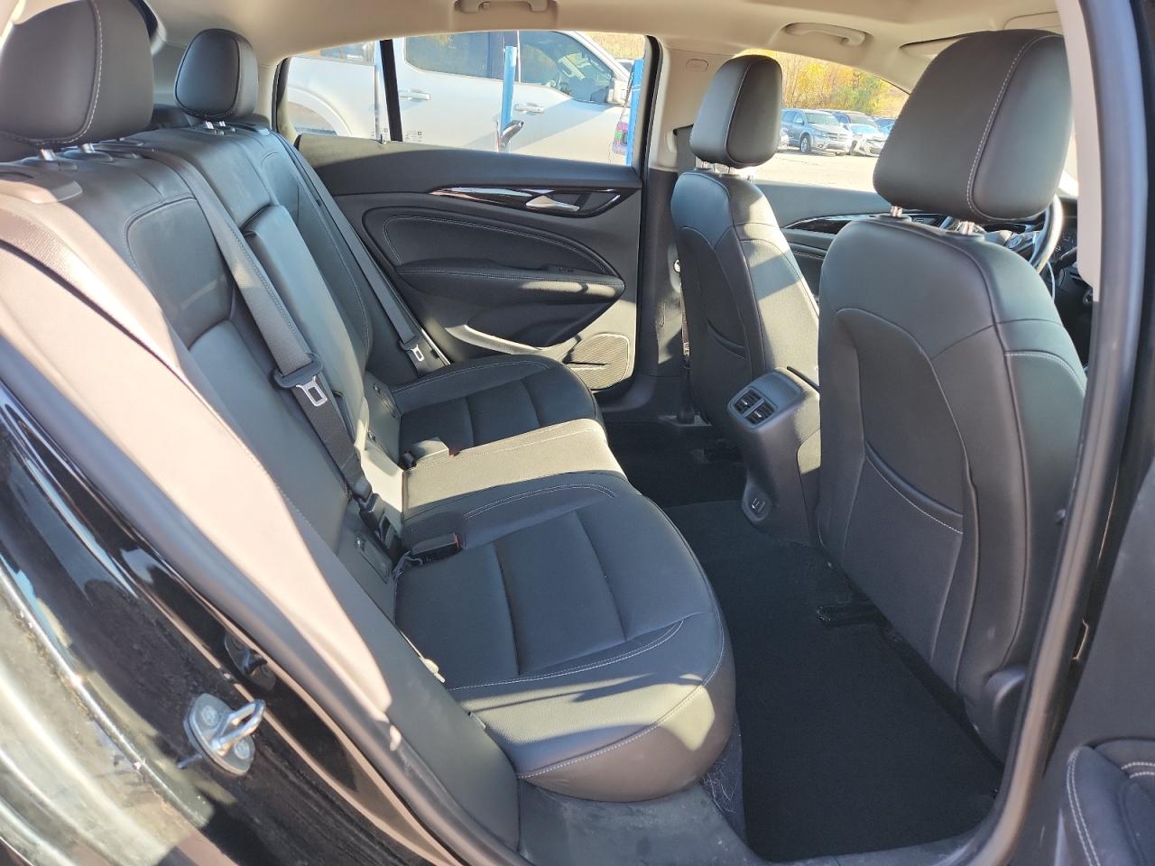 2019 Buick Regal Essence VIN: W04GR6SX9K1022829 Lot: 89830885