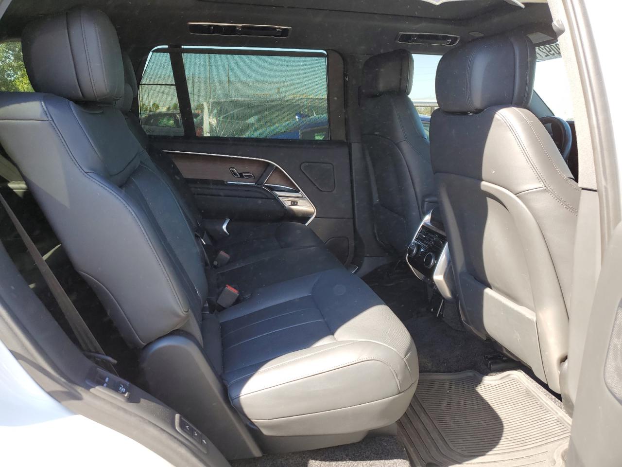 2025 Land Rover Range Rover Se VIN: SALKPBE98SA265083 Lot: 90927025