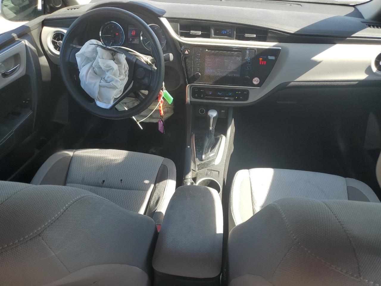 2018 Toyota Corolla L VIN: 5YFBURHE0JP818479 Lot: 82478785