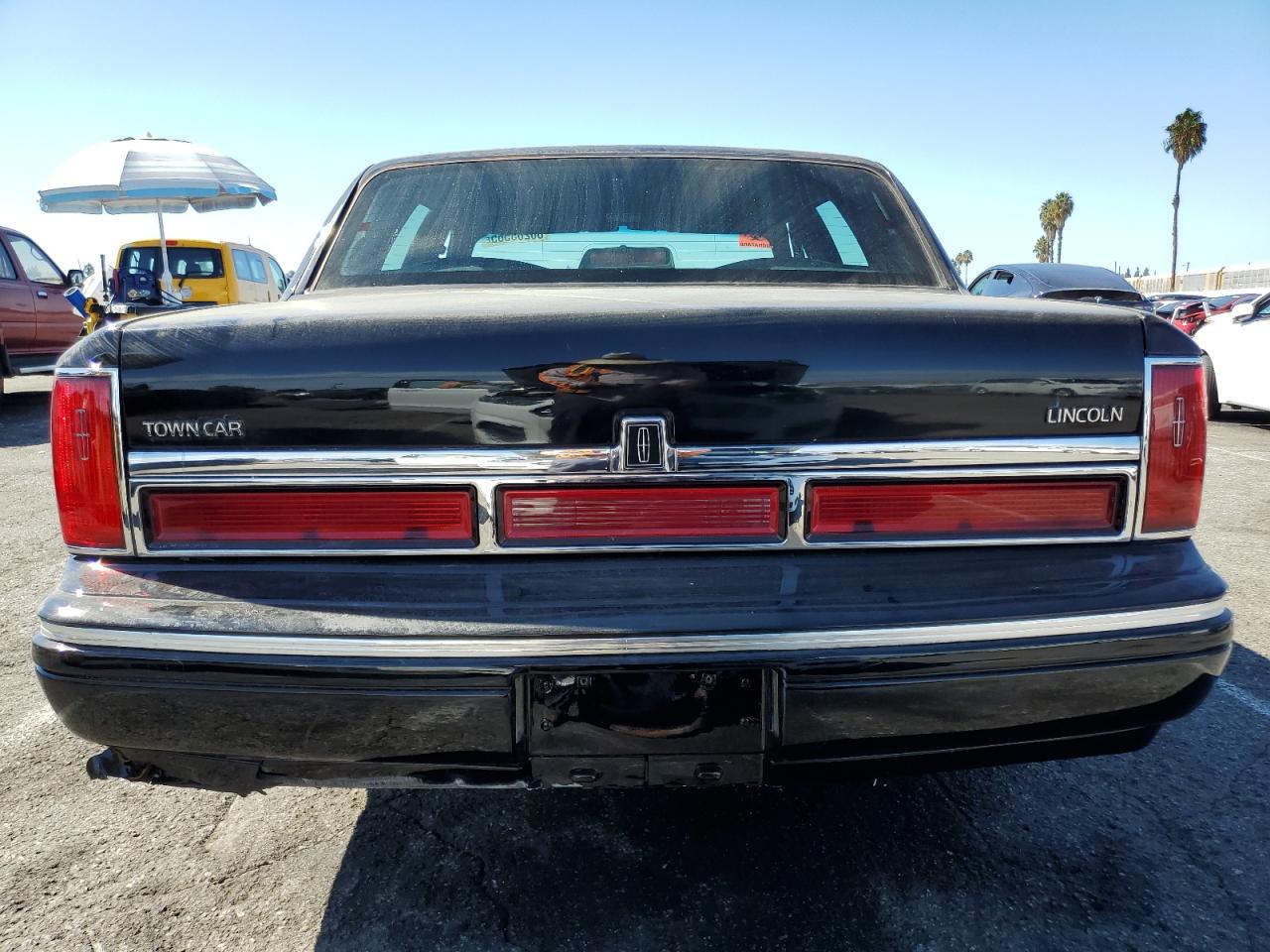 1995 Lincoln Town Car Executive VIN: 1LNLM81W7SY682393 Lot: 86265565