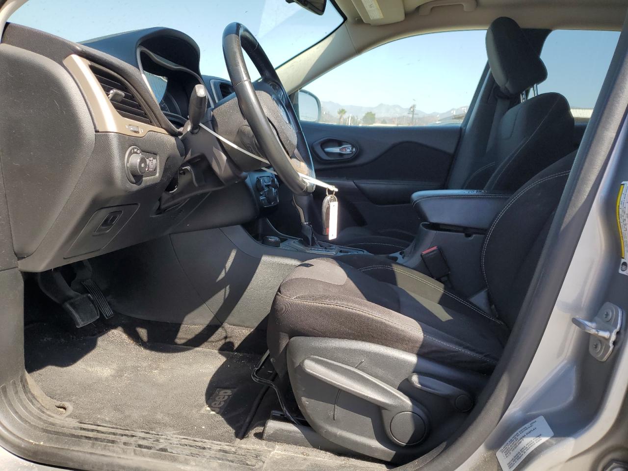 2015 Jeep Cherokee Latitude VIN: 1C4PJMCS0FW720002 Lot: 85551515