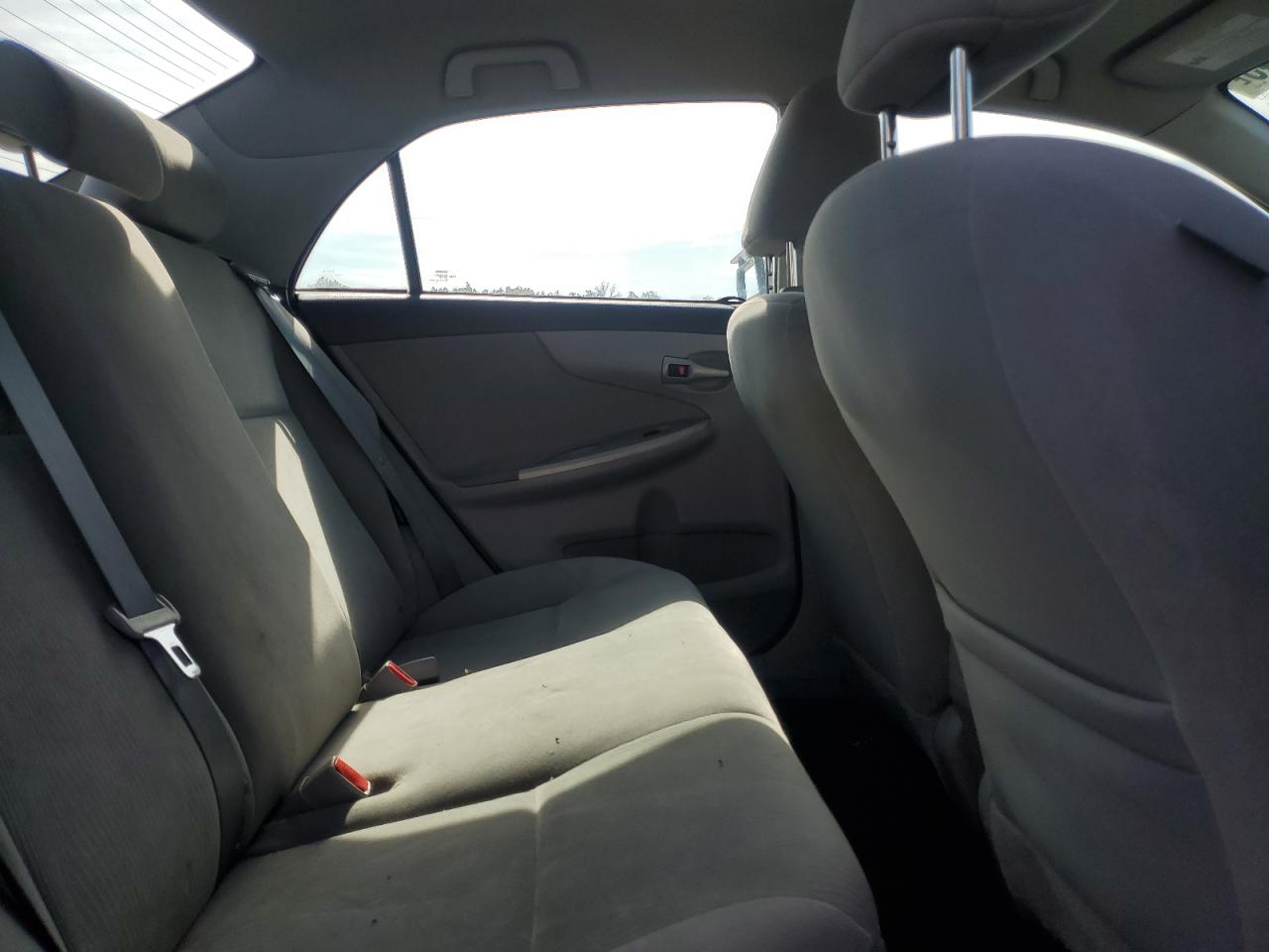 2011 Toyota Corolla Base VIN: 2T1BU4EEXBC692270 Lot: 82195445