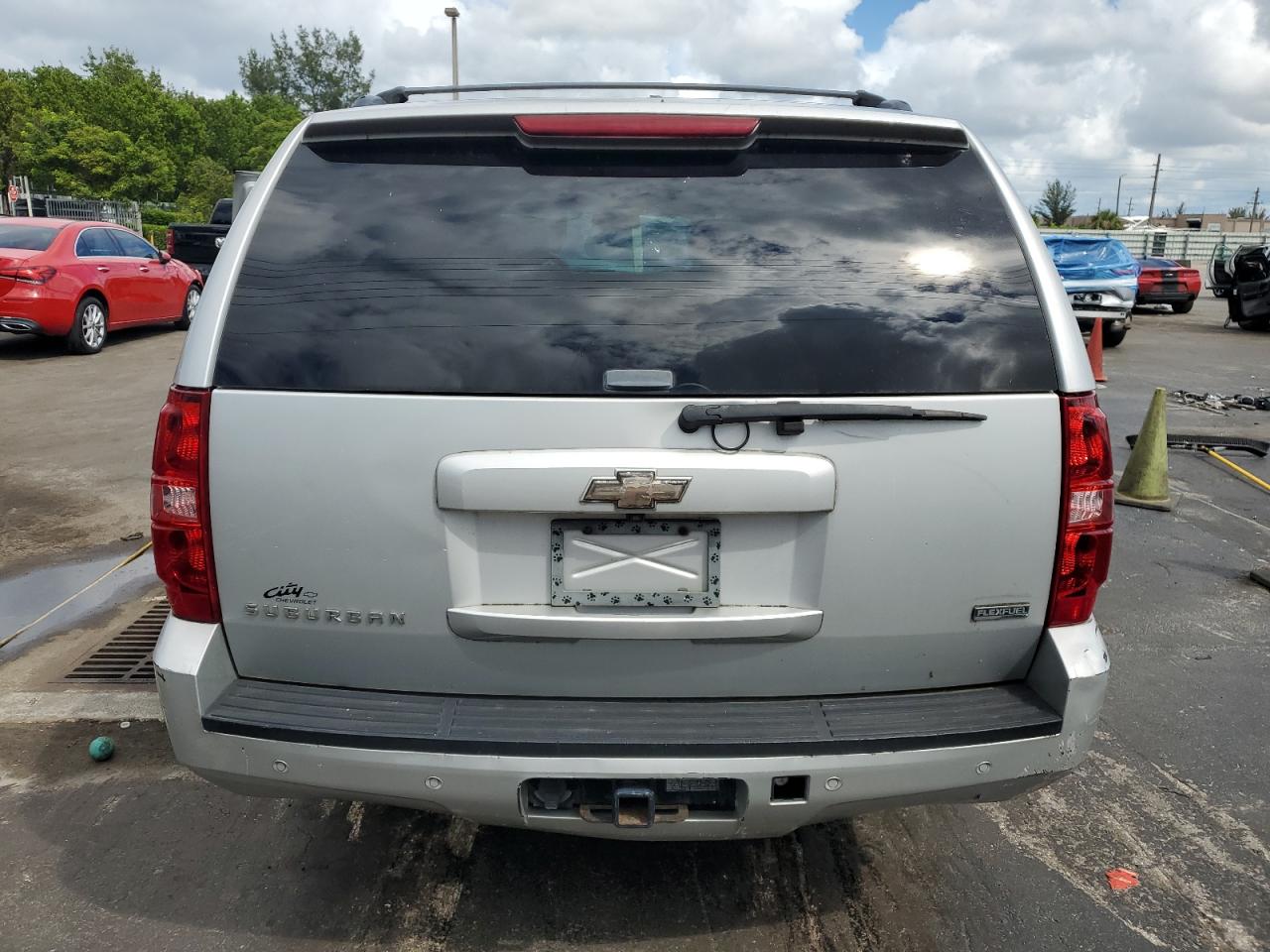 2010 Chevrolet Suburban K1500 Ls VIN: 1GNUKHE33AR146166 Lot: 82279825