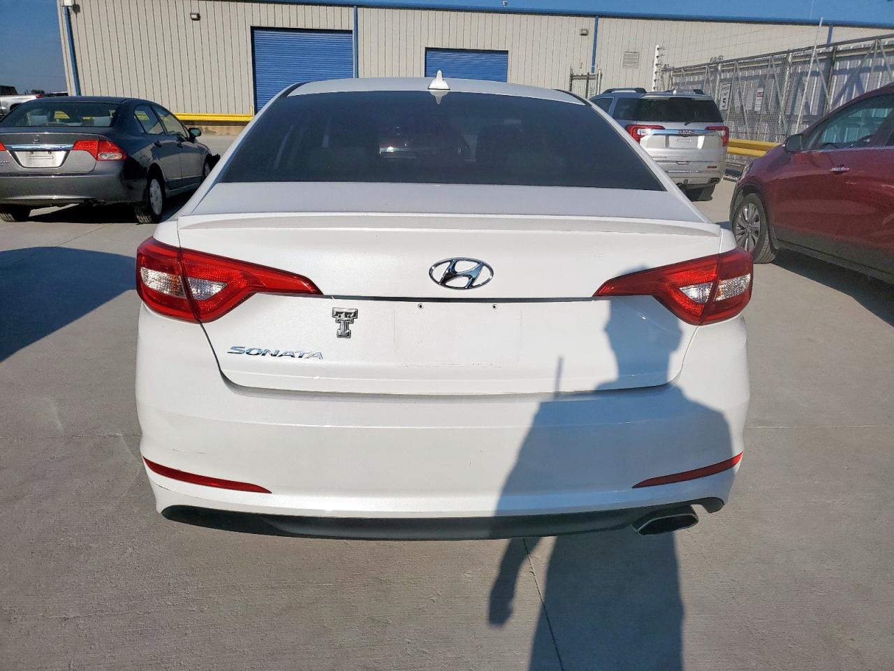 2015 Hyundai Sonata Se VIN: 5NPE24AFXFH176690 Lot: 81943365