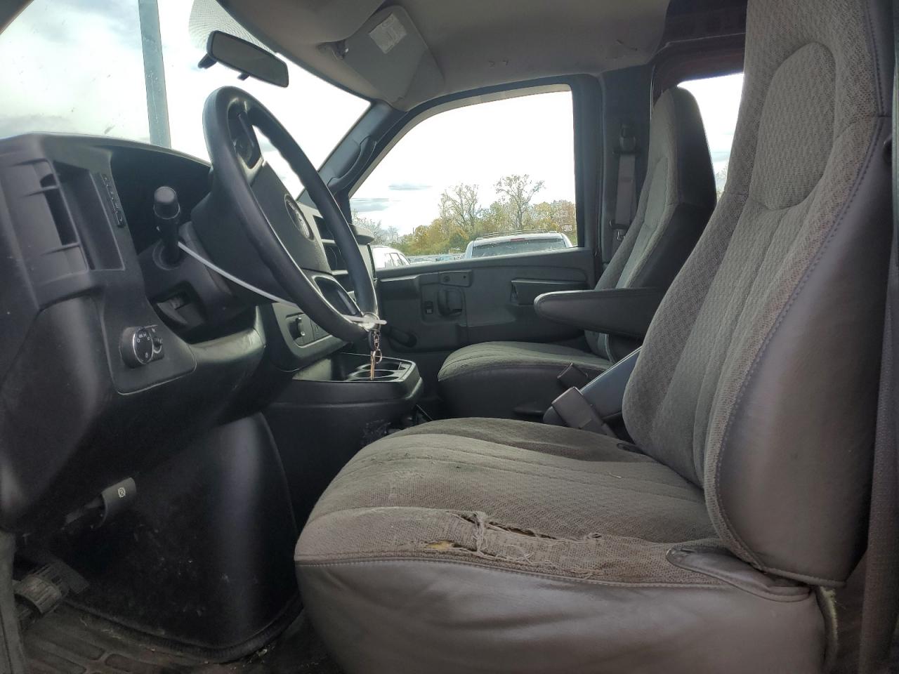 2008 GMC Savana Delivery Van VIN: 1GTGG29C881133744 Lot: 90353895