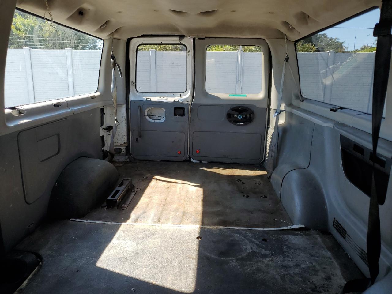 2009 Ford Econoline E350 Super Duty Wagon VIN: 1FBNE31L89DA55131 Lot: 82414385