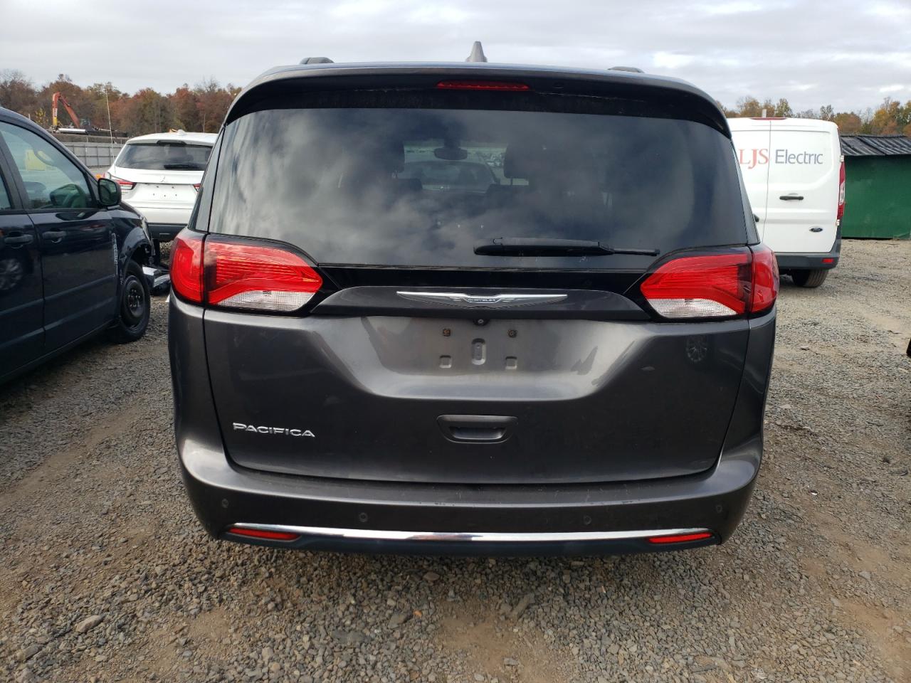 2017 Chrysler Pacifica Touring L VIN: 2C4RC1BG2HR621384 Lot: 90445815