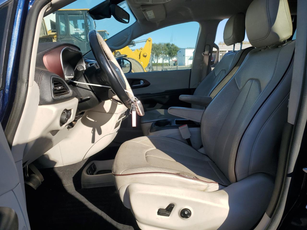 2017 Chrysler Pacifica Limited VIN: 2C4RC1GG3HR649090 Lot: 82569415