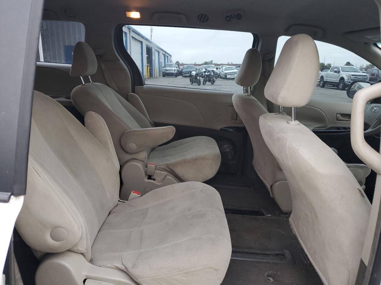 2011 Toyota Sienna Base VIN: 5TDKA3DC0BS003153 Lot: 85714755