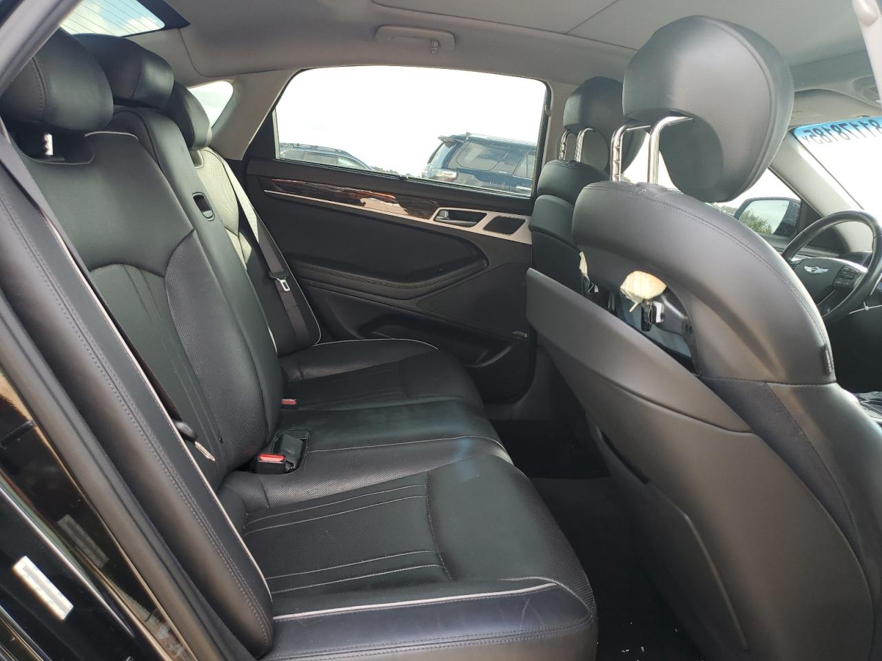 2015 Hyundai Genesis 3.8L VIN: KMHGN4JE1FU036858 Lot: 81178185