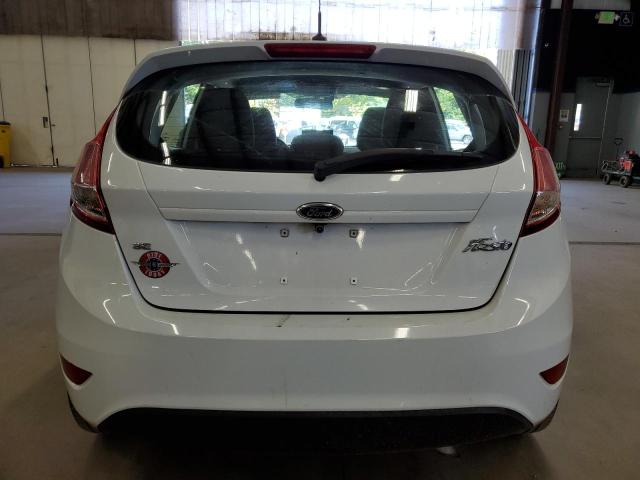 Hatchbacks FORD FIESTA 2015 White