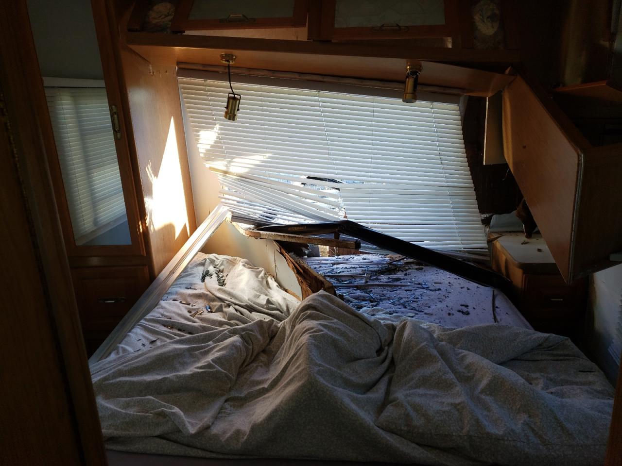 1998 Ford Econoline E350 Cutaway Van VIN: 1FDWE30S4WHA92606 Lot: 85154335