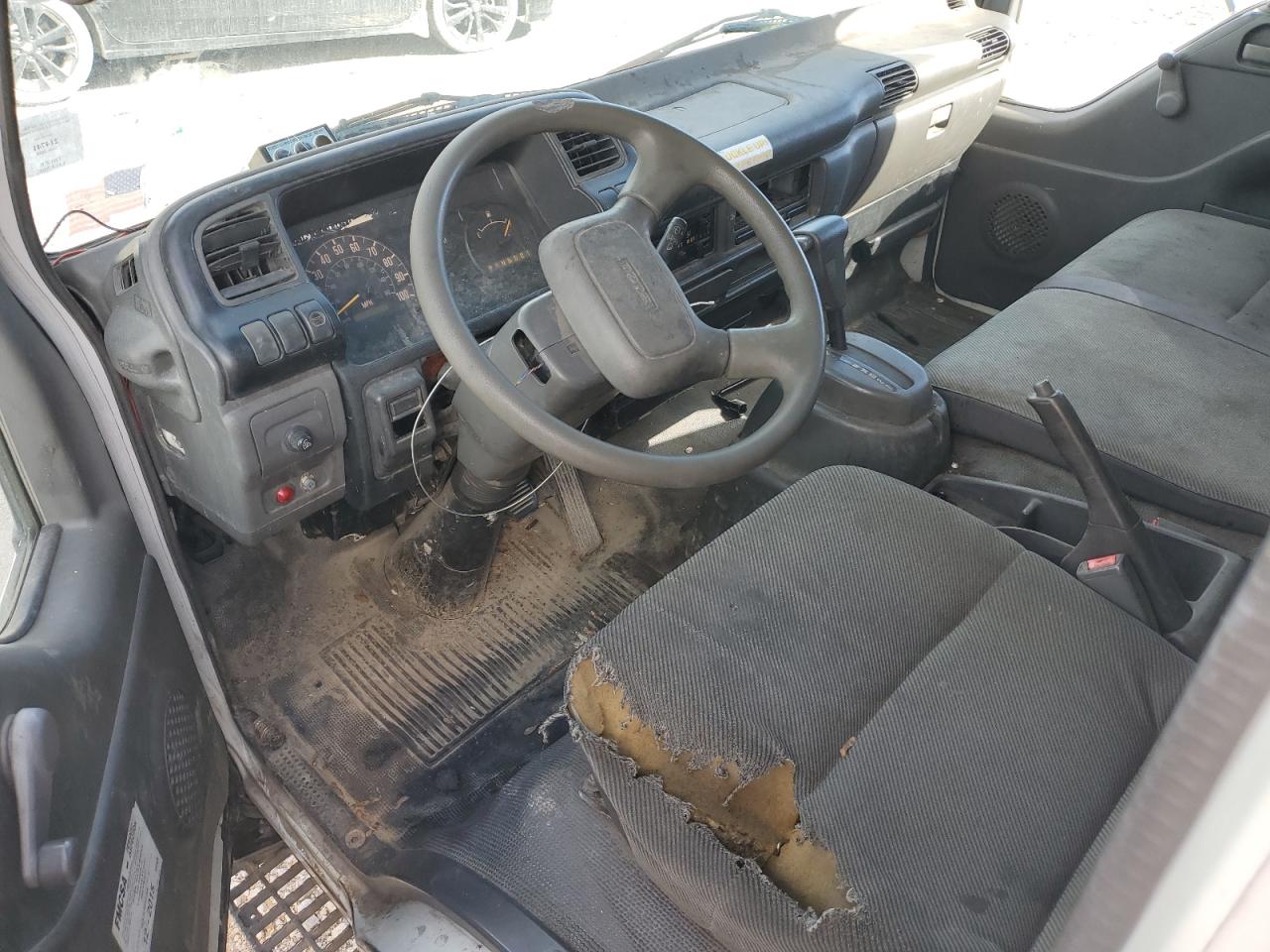 1999 Isuzu Npr Box Truck VIN: 4KLB4B1R0XJ000056 Lot: 87281605