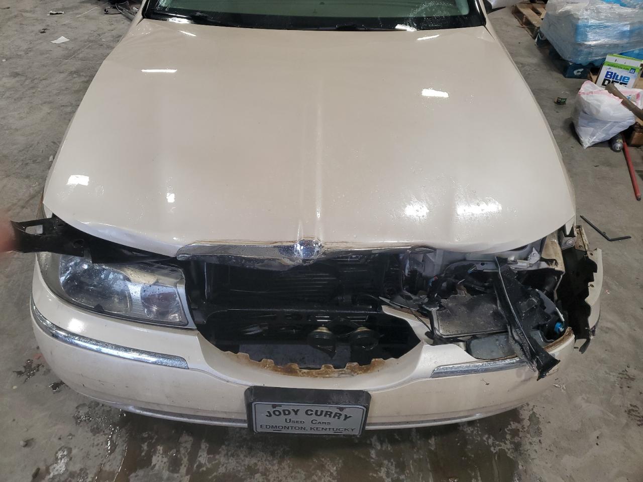 2001 Lincoln Town Car Cartier VIN: 1LNHM83W21Y722946 Lot: 90493365