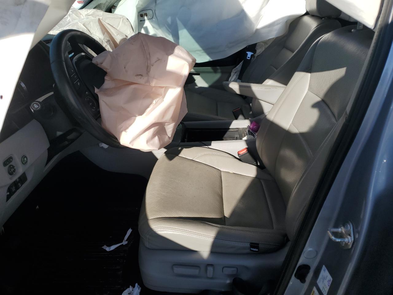 2018 Honda Pilot Touring VIN: 5FNYF5H93JB011143 Lot: 90495955