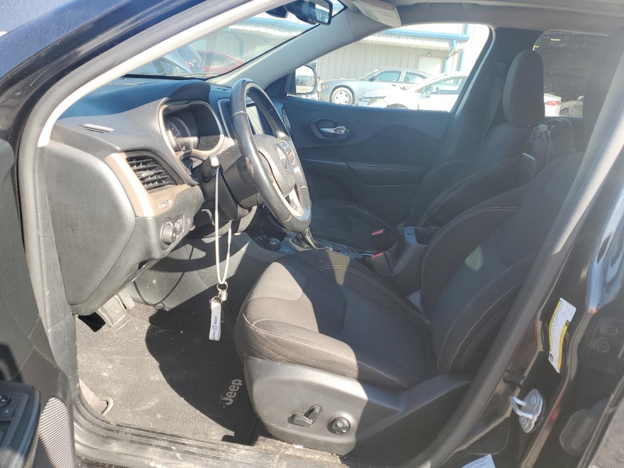 2016 Jeep Cherokee Latitude VIN: 1C4PJMCB7GW241142 Lot: 85918865