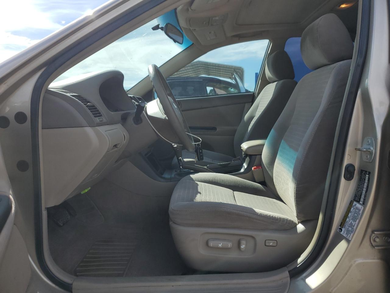 2005 Toyota Camry Le VIN: 4T1BE32K75U103812 Lot: 84556275