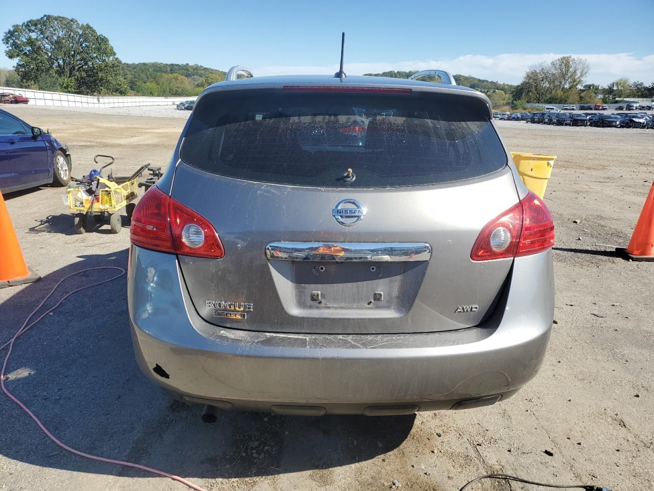 2015 Nissan Rogue Select S VIN: JN8AS5MV6FW250306 Lot: 85643875