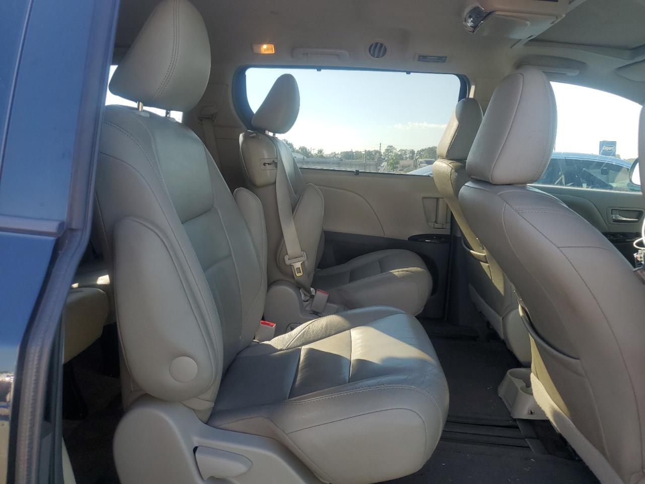 2015 Toyota Sienna Xle VIN: 5TDYK3DC2FS635861 Lot: 85832565