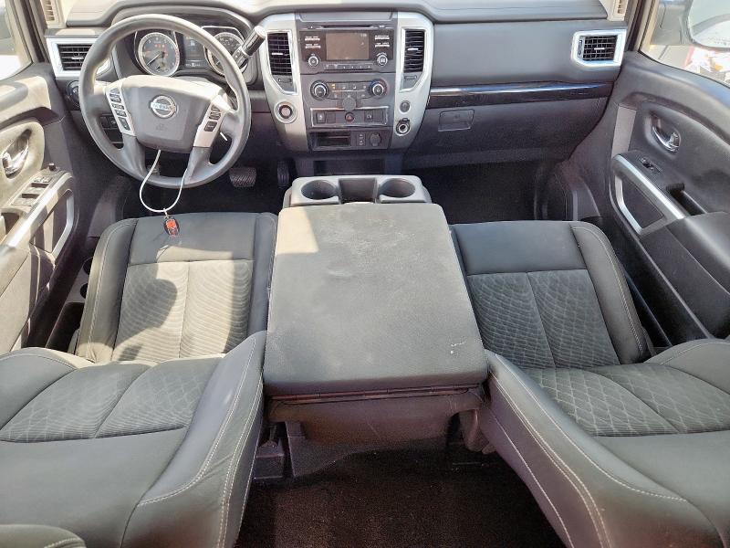  NISSAN TITAN 2017 Biały