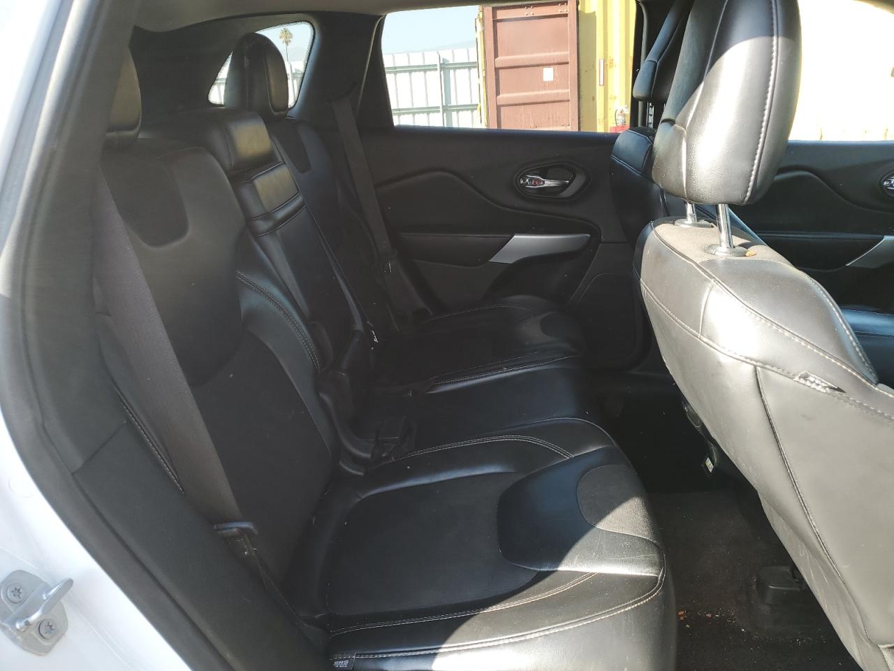 2018 Jeep Cherokee Latitude Plus VIN: 1C4PJLLB5JD511692 Lot: 85916325