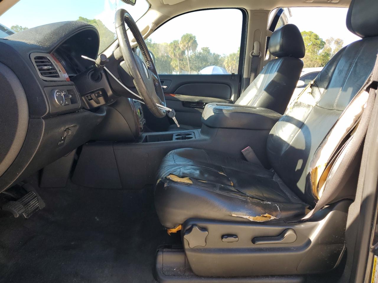 2011 Chevrolet Suburban C1500 Lt VIN: 1GNSCJE02BR145710 Lot: 86117175