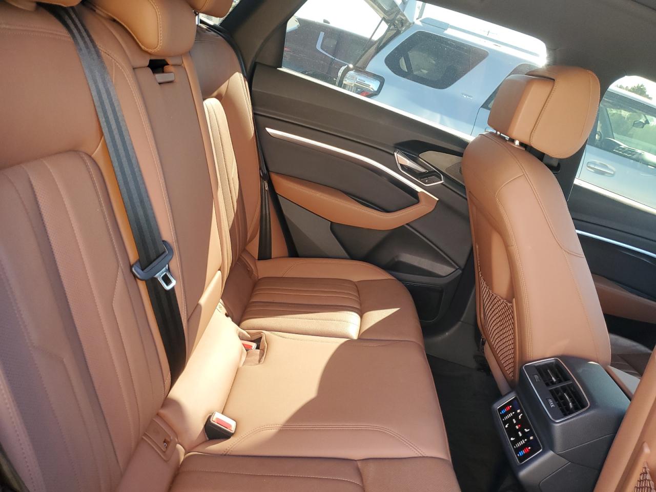2019 Audi E-Tron Premium Plus VIN: WA1LAAGE9KB023652 Lot: 90629335