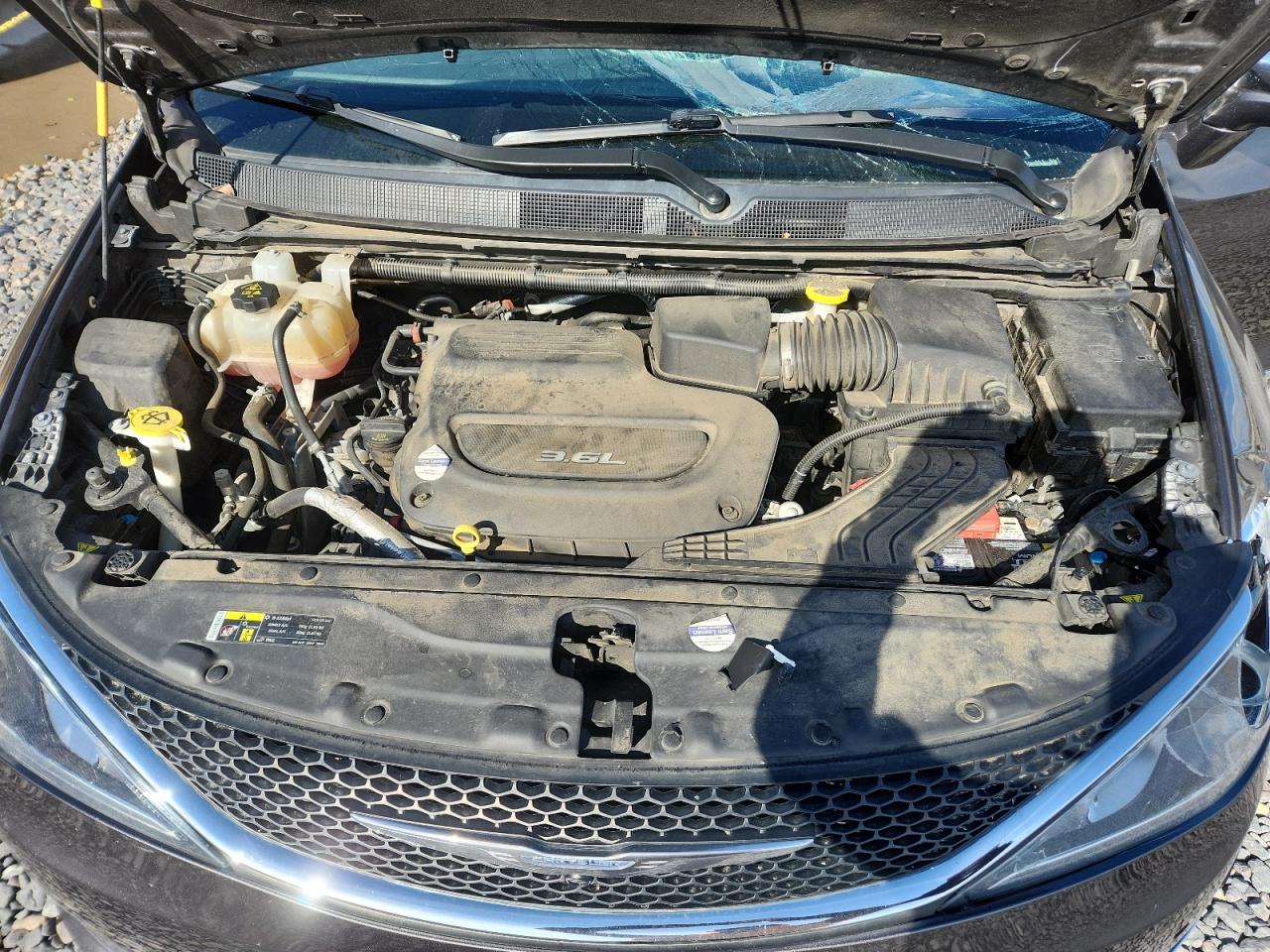 2017 Chrysler Pacifica Limited VIN: 2C4RC1GG6HR812735 Lot: 90452675