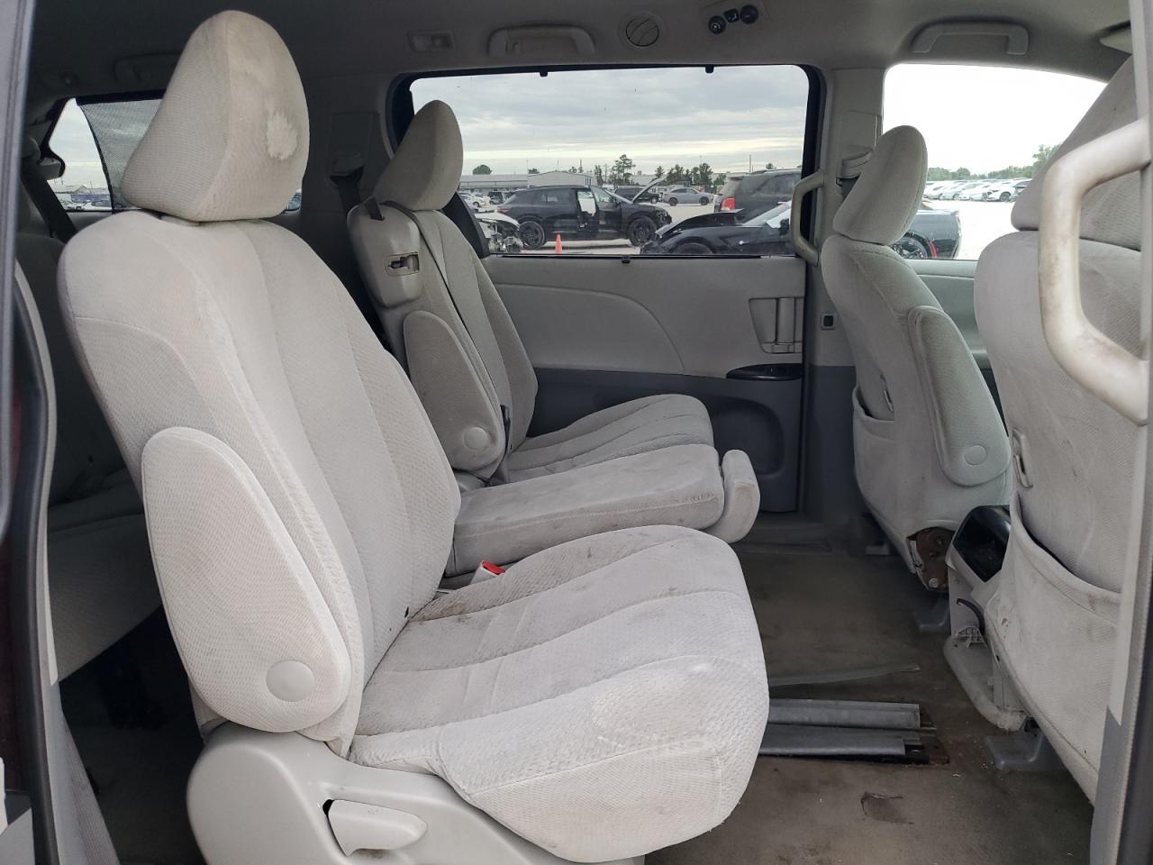 2011 Toyota Sienna Le VIN: 5TDKK3DC2BS131858 Lot: 87420305