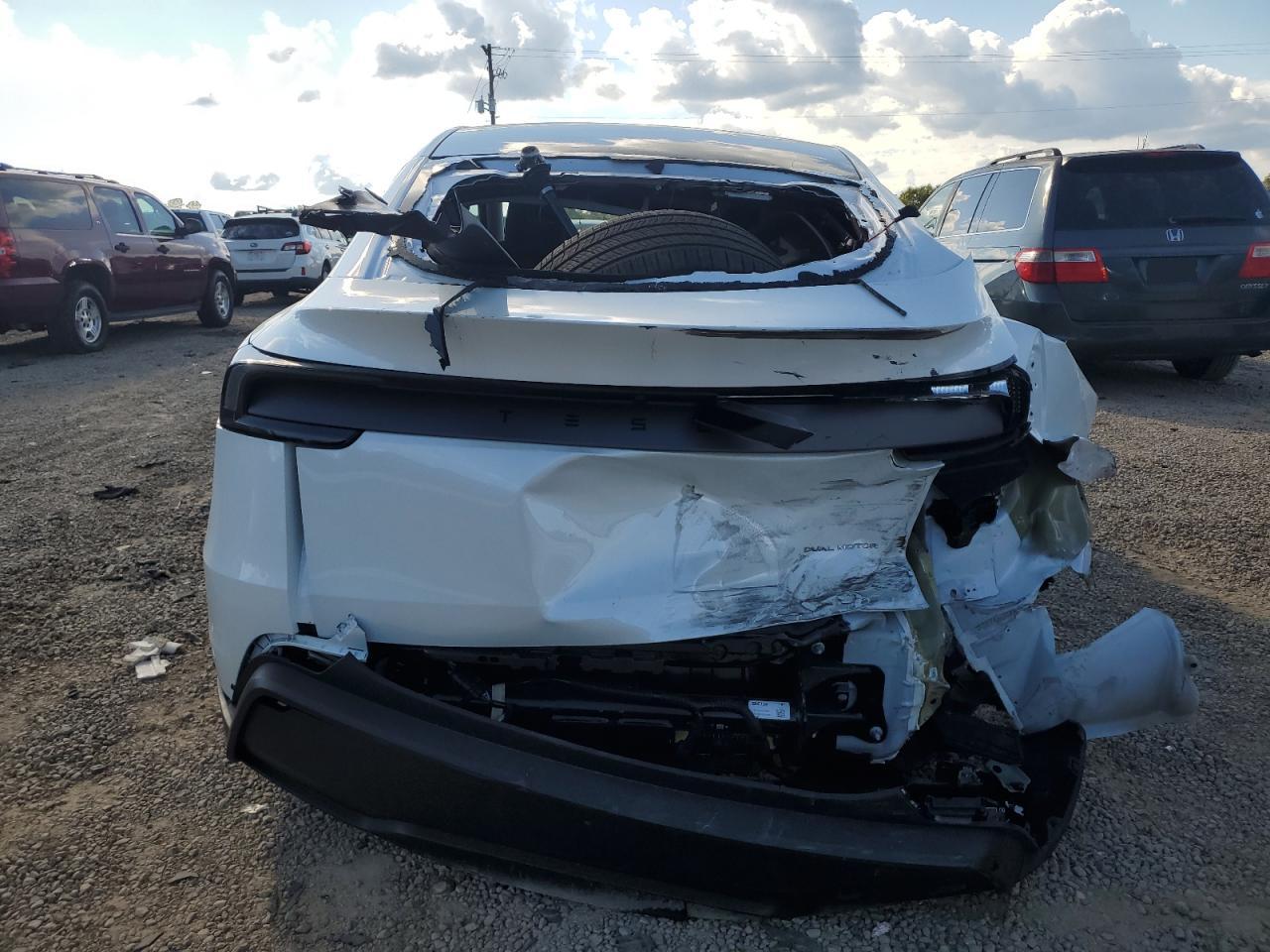 2026 Tesla Model Y VIN: 7SAYGDEE7TA472549 Lot: 86873135