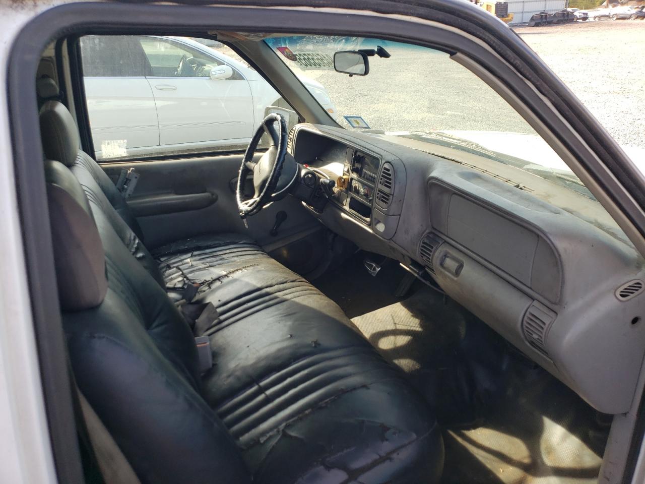 1998 GMC Sierra C1500 VIN: 1GTEC14WXWZ511267 Lot: 84565565