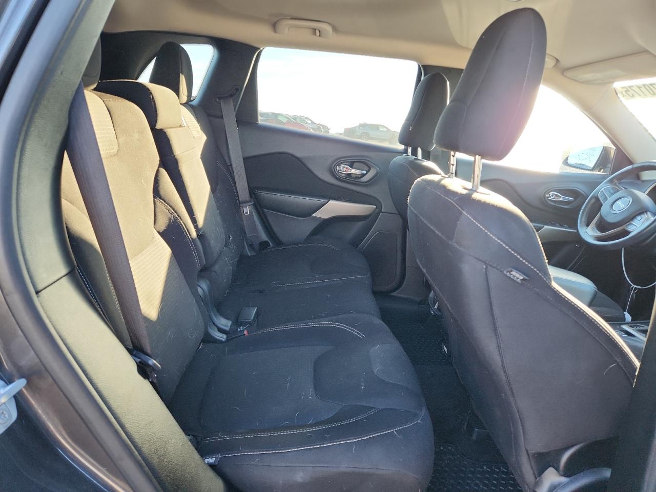 2017 Jeep Cherokee Latitude VIN: 1C4PJLCS1HW643749 Lot: 86670175