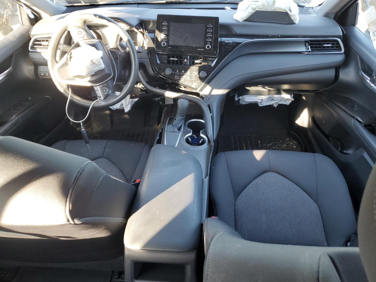 2021 Toyota Camry Le VIN: 4T1C11AK0MU558487 Lot: 84810095