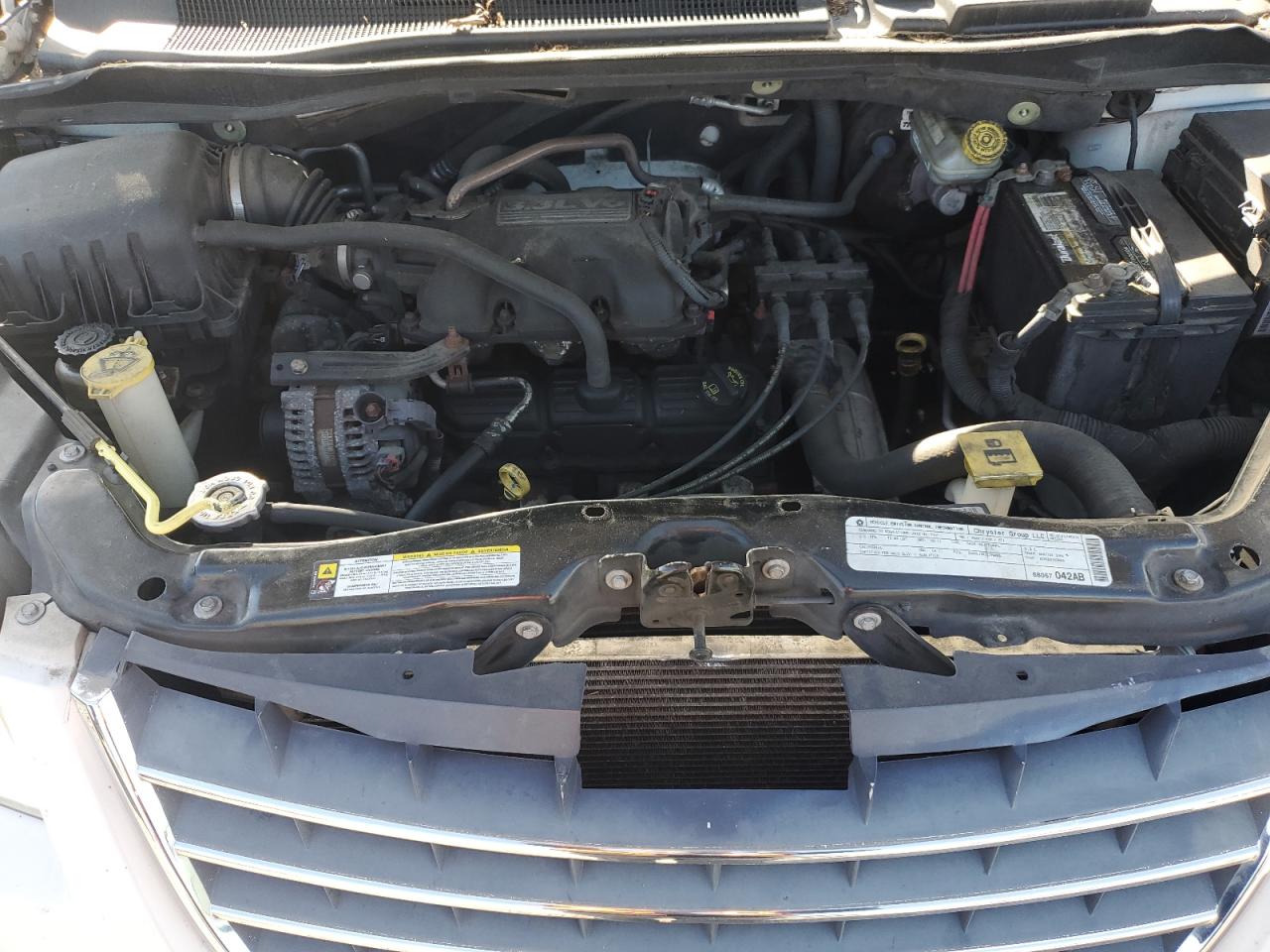 2010 Chrysler Town & Country Lx VIN: 2A4RR4DE1AR241240 Lot: 84905415