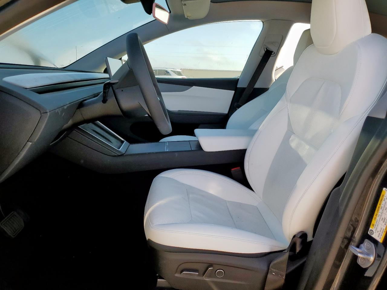 2026 Tesla Model Y VIN: 7SAYGDED0TA431512 Lot: 85927255