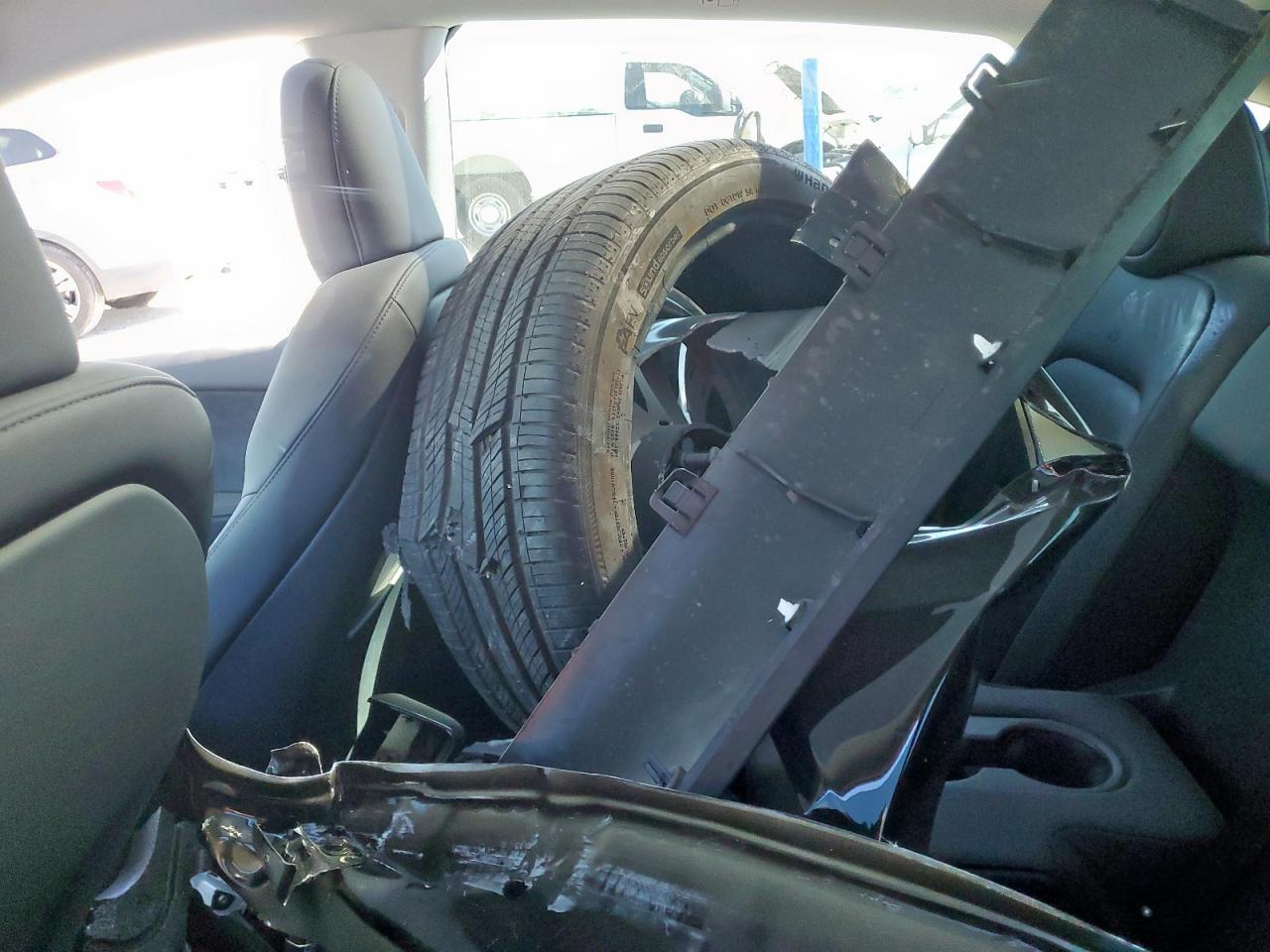 2026 Tesla Model Y VIN: 7SAYGDEEXTA399726 Lot: 86172625