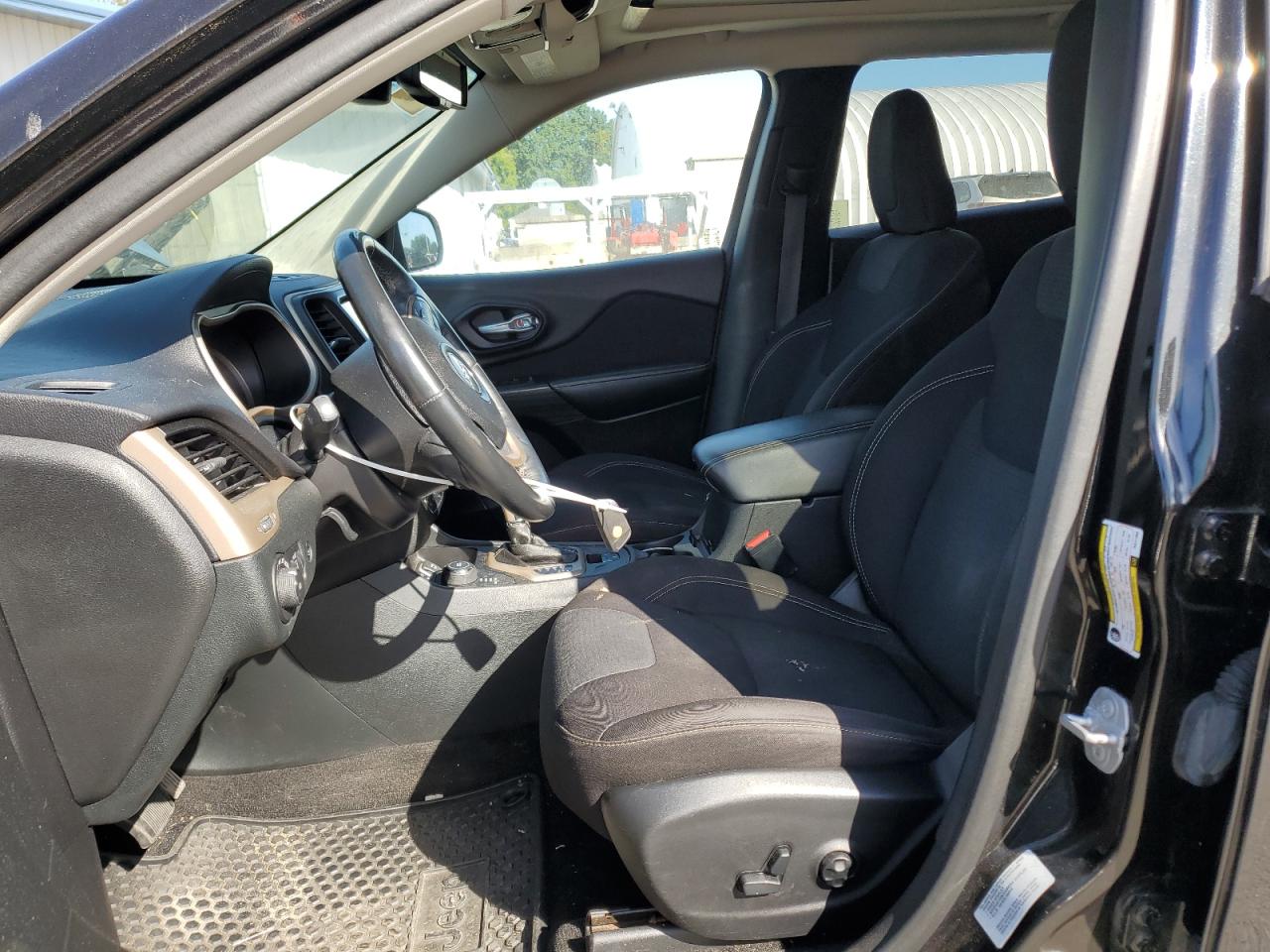 2016 Jeep Cherokee Latitude VIN: 1C4PJMCB9GW117969 Lot: 85132055