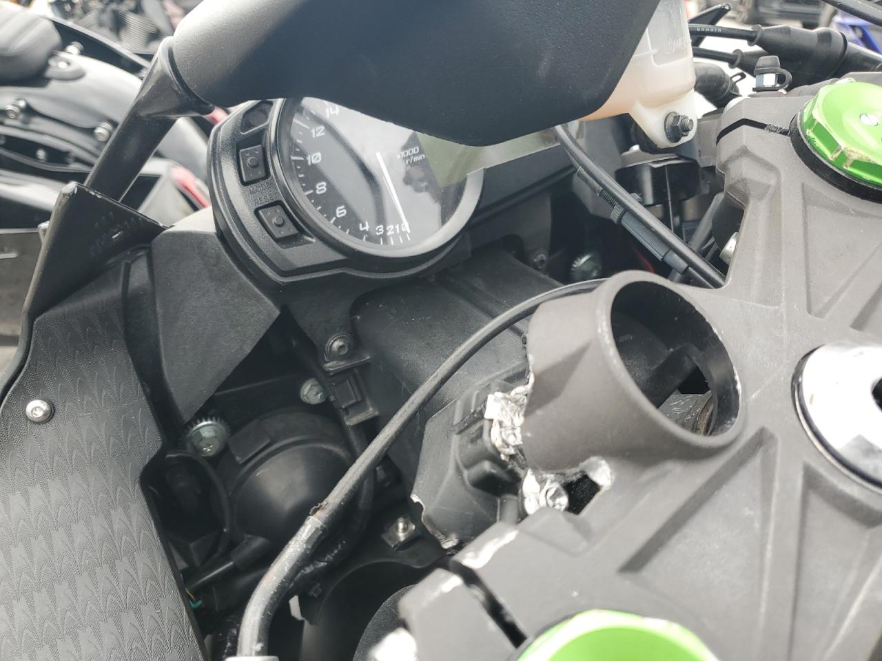 2015 Kawasaki Zx636 E VIN: JKBZXJE1XFA015737 Lot: 87296415