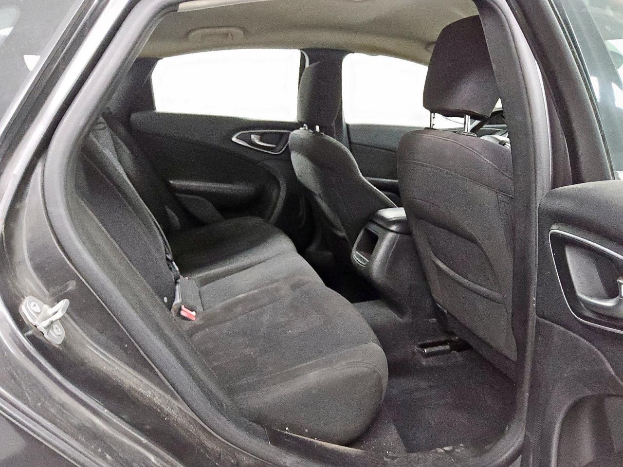 2015 Chrysler 200 Limited VIN: 1C3CCCAB4FN677090 Lot: 84035355