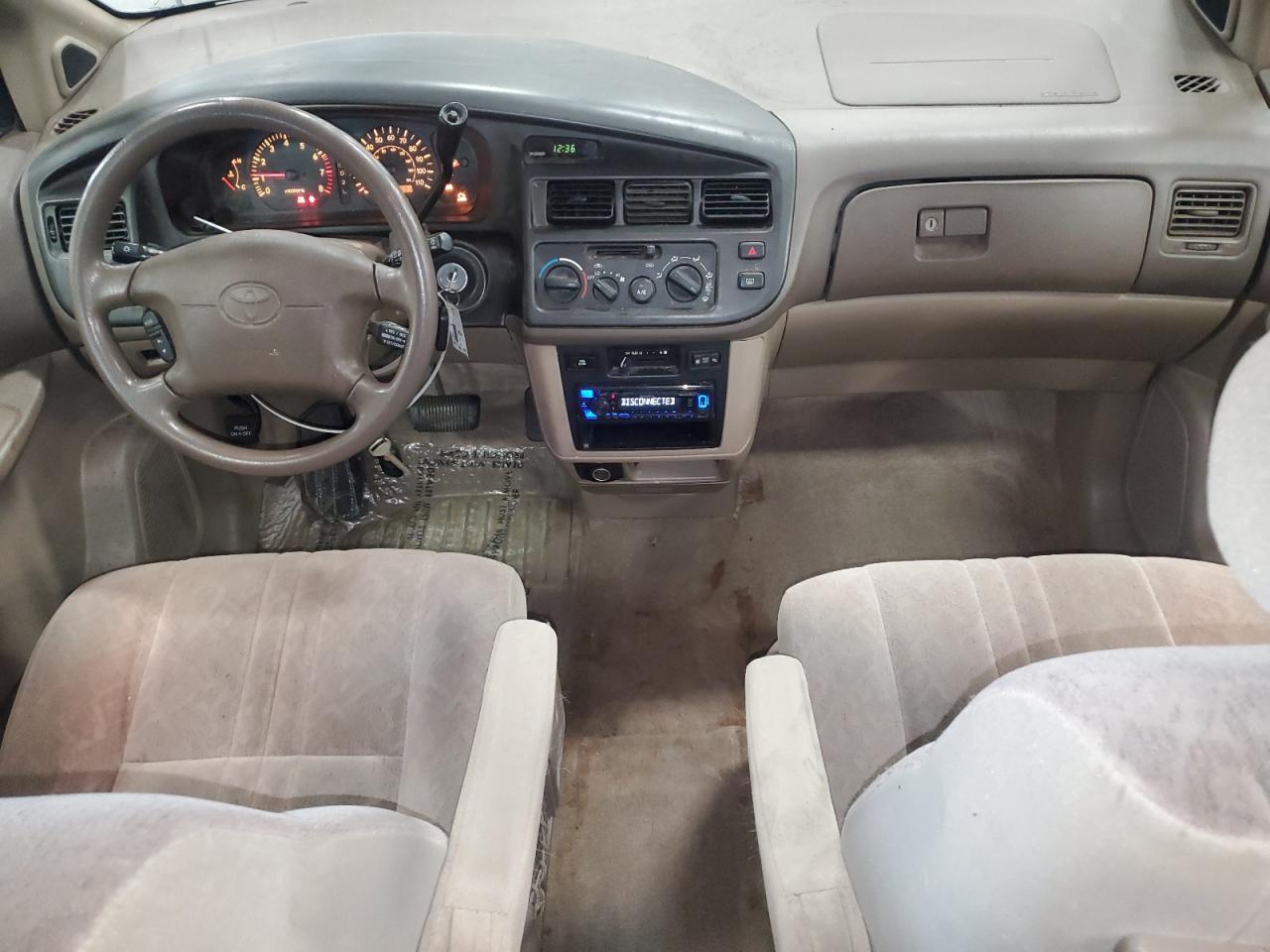 2000 Toyota Sienna Le VIN: 4T3ZF13C0YU238665 Lot: 82257435