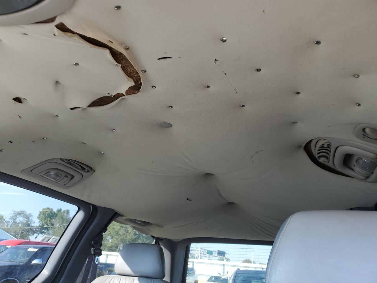 1998 Chrysler Town & Country Lxi VIN: 1C4GP64LXWB594126 Lot: 85910555