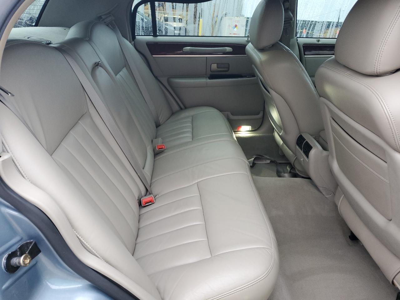 2003 Lincoln Town Car Signature VIN: 1LNHM82W73Y697448 Lot: 90116105