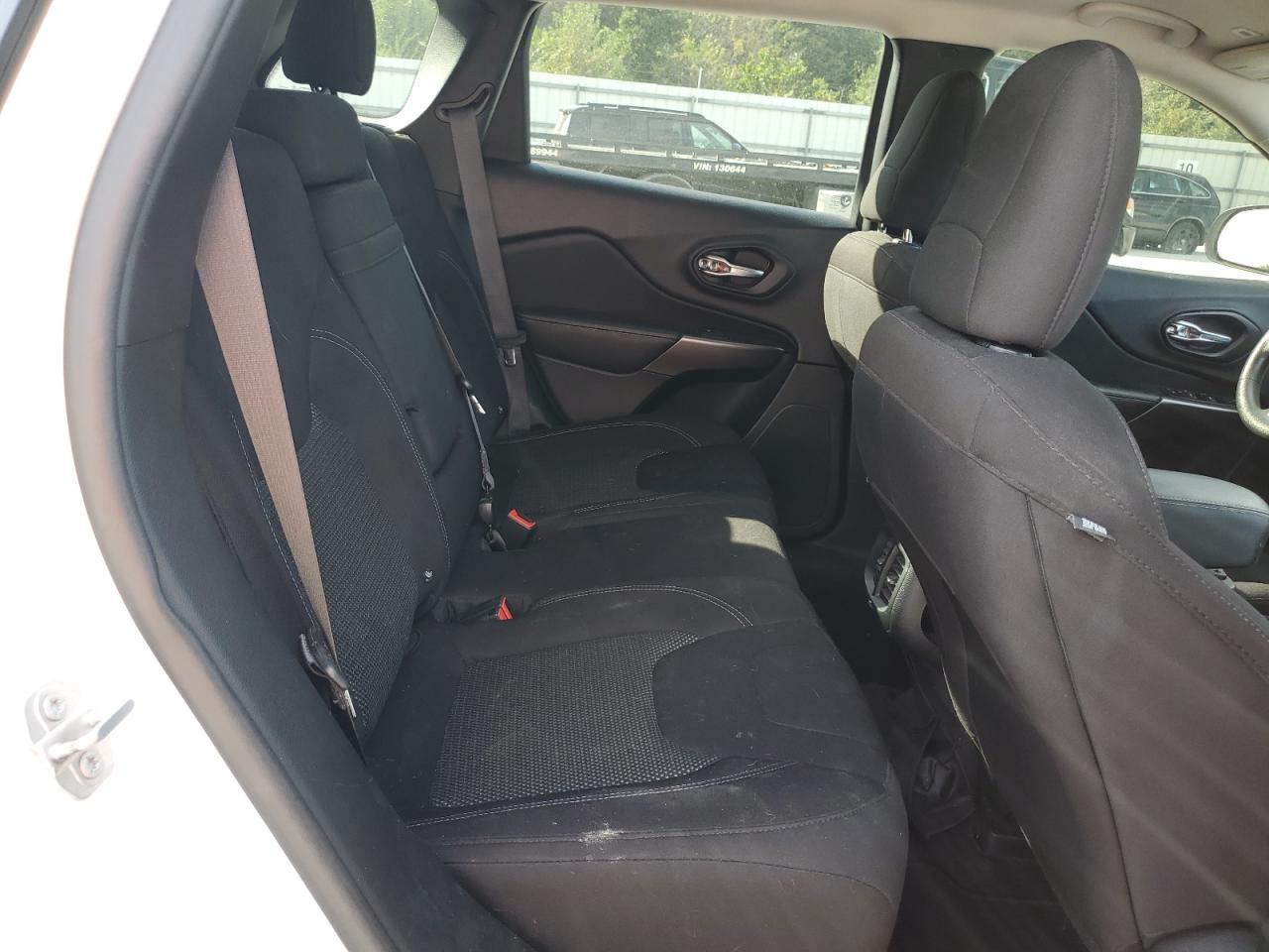 2019 Jeep Cherokee Latitude VIN: 1C4PJLCB4KD114329 Lot: 82506245