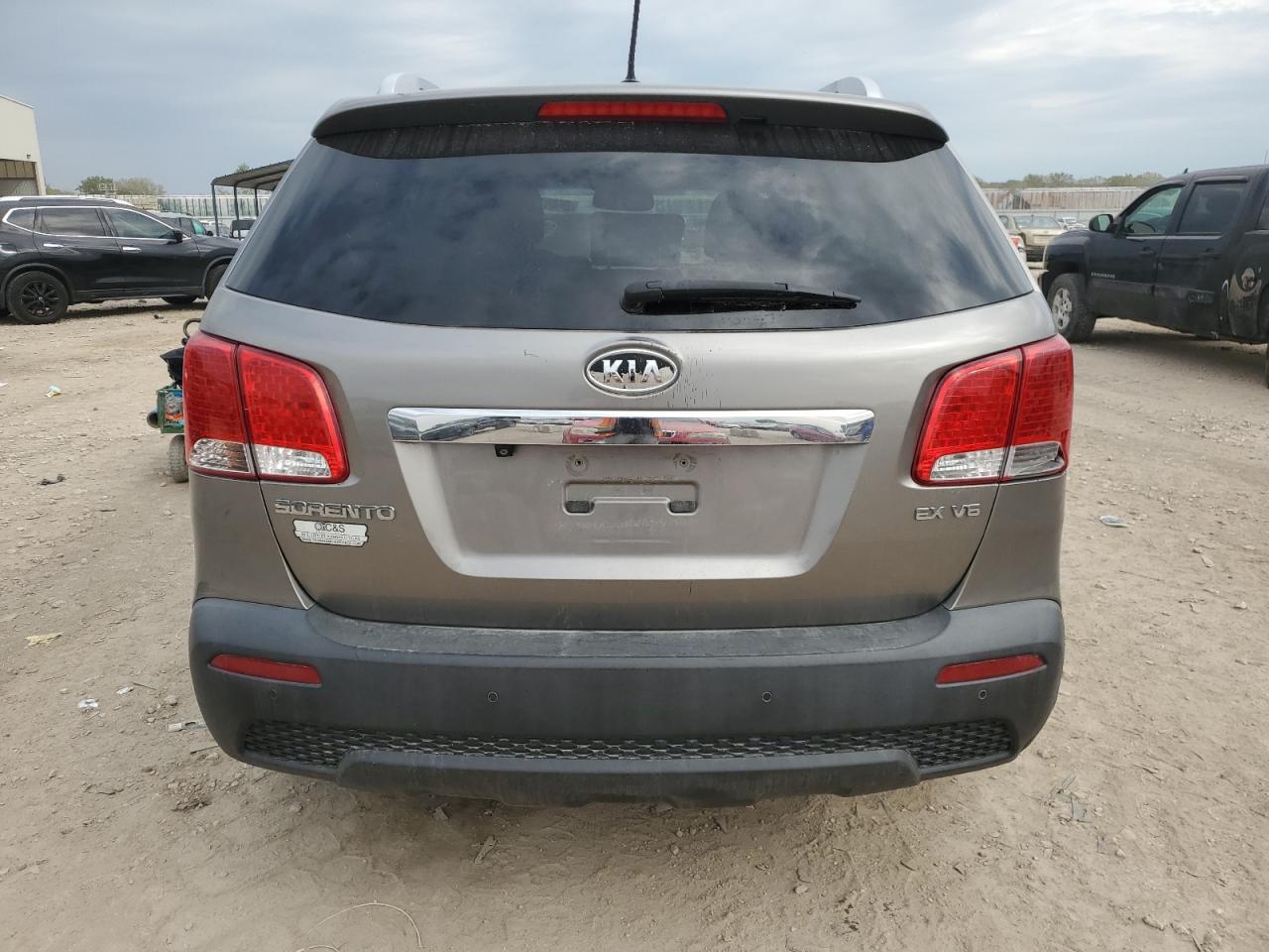 2011 Kia Sorento Ex VIN: 5XYKUDA2XBG040734 Lot: 86081315