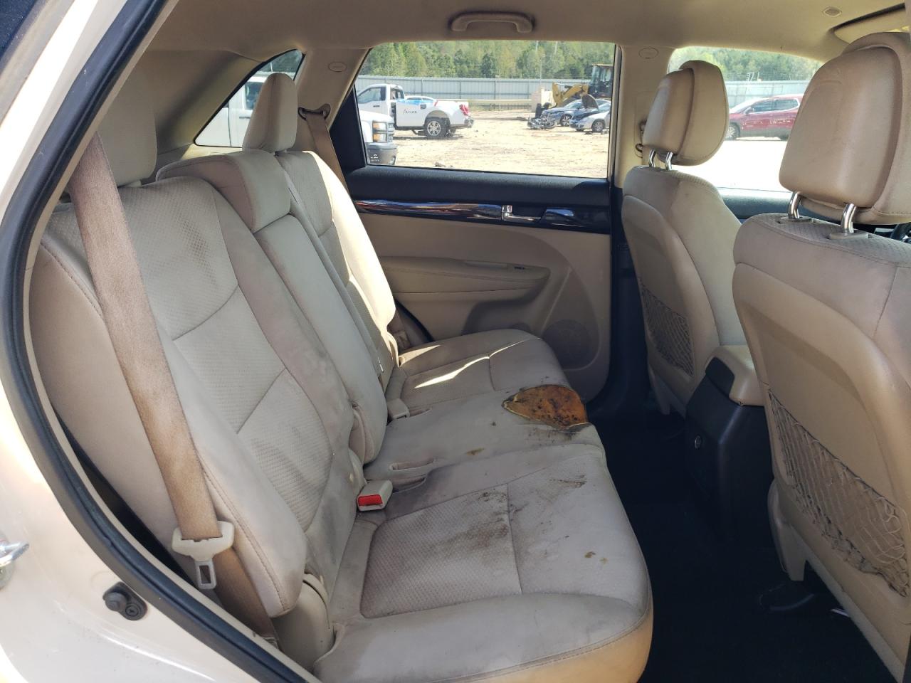 2011 Kia Sorento Base VIN: 5XYKTDA23BG060827 Lot: 81999365